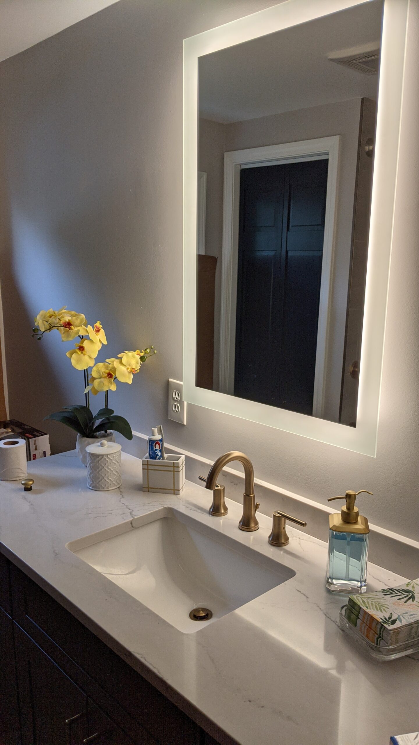 After pictures of the modern vanity.