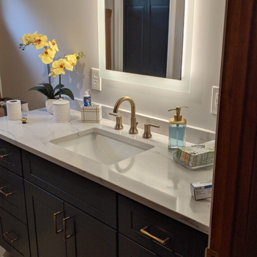 After pictures of the modern vanity.